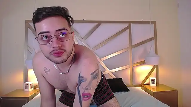 Snapshot of Ethan_Greys chatting on 4, 12, 2025 Ethan Greys online show from 4, 12, 2025