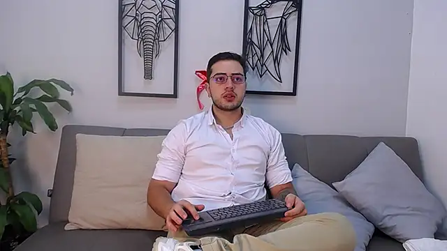 Snapshot of Ethan_Greys chatting on 19, 12, 2025 Ethan Greys online show from 19, 12, 2025