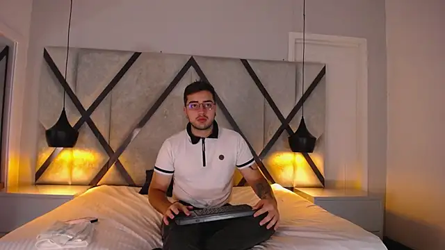 Snapshot of Ethan_Greys chatting on 20, 12, 2025 Ethan Greys online show from 20, 12, 2025