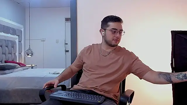 Snapshot of Ethan_Greys chatting on 22, 12, 2025 Ethan Greys online show from 22, 12, 2025