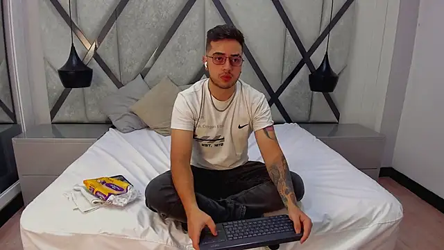 Snapshot of Ethan_Greys chatting on 14, 1, 2026 Ethan Greys online show from 14, 1, 2026