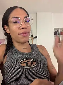 Snapshot of _Larabbitxx chatting on 23, 4, 2026 Larabbitxx online show from 23, 4, 2026