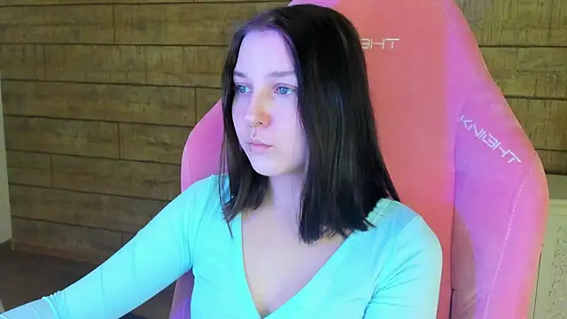 Snapshot of TinnaBurton chatting on 4, 2, 2026 TinnaBurton online show from 4, 2, 2026