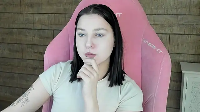 Snapshot of TinnaBurton chatting on 7, 2, 2026 TinnaBurton online show from 7, 2, 2026