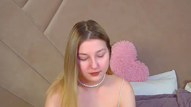 Snapshot of TinnaBurton chatting on 8, 6, 2026 TinnaBurton online show from 8, 6, 2026