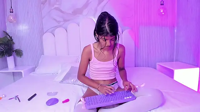 Snapshot of arietta_skinny chatting on 26, 6, 2026 arietta skinny online show from 26, 6, 2026