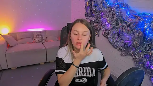 Snapshot of SandraLindsey chatting on 28, 11, 2025 SandraLindsey online show from 28, 11, 2025