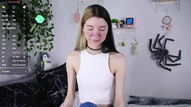 Snapshot of Emmie_shy chatting on 22, 11, 2025 Emmie shy online show from 22, 11, 2025