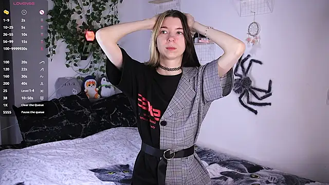 Snapshot of Emmie_shy chatting on 23, 11, 2025 Emmie shy online show from 23, 11, 2025