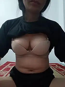 Snapshot of pitty_mymi chatting on 5, 7, 2026 pitty mymi online show from 5, 7, 2026