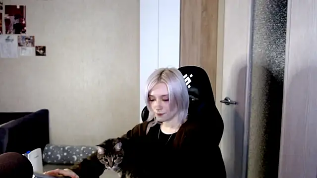 SophiaLur online show from 5, 12, 2025