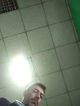 Snapshot of platone09 chatting on 8, 11, 2025 platone09 online show from 8, 11, 2025