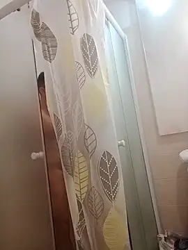 Snapshot of platone09 chatting on 18, 12, 2025 platone09 online show from 18, 12, 2025