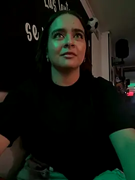 Snapshot of HANNAHBAKER00 chatting on 21, 11, 2025 HANNAHBAKER00 online show from 21, 11, 2025