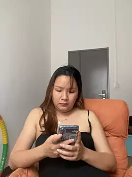 yiyi0316 online show from 13, 4, 2026