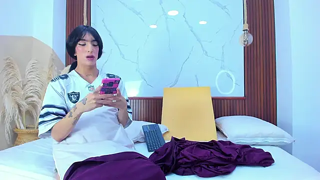 Loversinfire2 online show from 19, 12, 2025