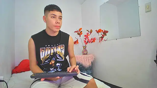 Lucastorrez01 online show from 29, 11, 2025