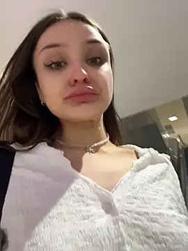 Snapshot of ErikaMuse chatting on 25, 11, 2025 ErikaMuse online show from 25, 11, 2025