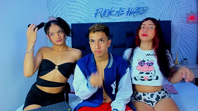 TrioPecadoVIP online show from 2, 12, 2025