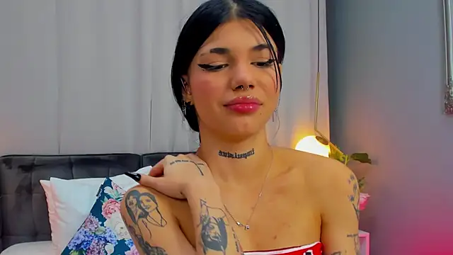 Snapshot of YasminWild chatting on 27, 11, 2025 YasminWild online show from 27, 11, 2025