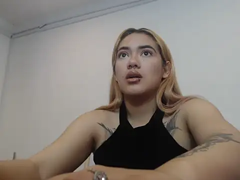 Snapshot of KloeeCavallier chatting on 27, 2, 2026 KloeeCavallier online show from 27, 2, 2026