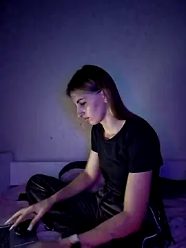 carolinakis  online show from 2, 12, 2025