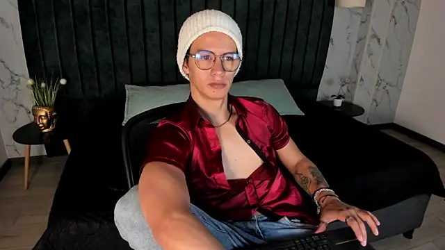 Snapshot of Brandon_starkk chatting on 26, 11, 2025 Brandon starkk online show from 26, 11, 2025