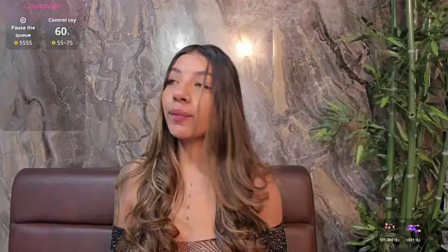 Snapshot of Aria_Moretti_ chatting on 20, 11, 2025 Aria Moretti online show from 20, 11, 2025