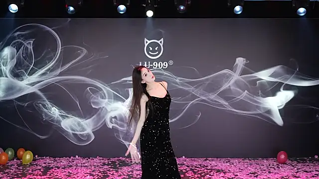 LU-909 online show from 4, 12, 2025