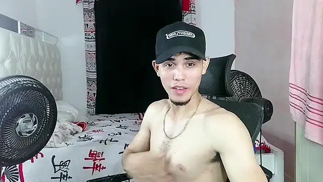 Snapshot of MischievousDuo chatting on 3, 12, 2025 MischievousDuo online show from 3, 12, 2025