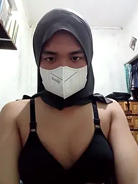 Snapshot of HawaWhisper chatting on 16, 12, 2025 HawaWhisper online show from 16, 12, 2025