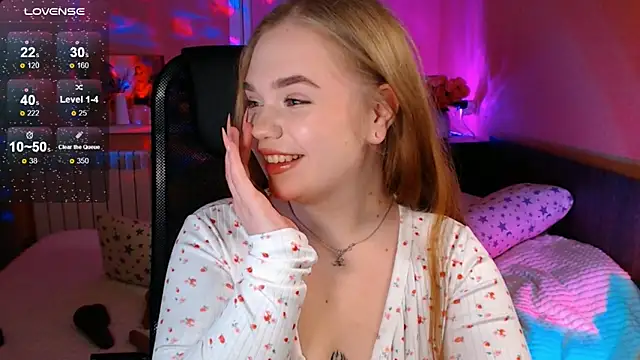 Snapshot of EmiRisse chatting on 28, 11, 2025 EmiRisse online show from 28, 11, 2025