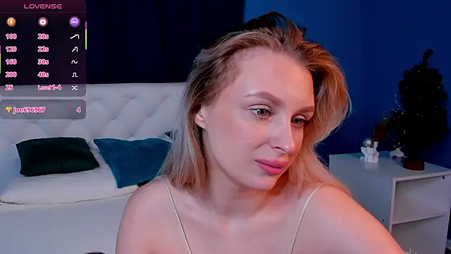 Snapshot of KiraRuiz chatting on 12, 2, 2026 KiraRuiz online show from 12, 2, 2026