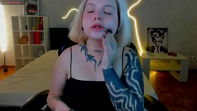 shadow  purrr online show from 19, 11, 2025