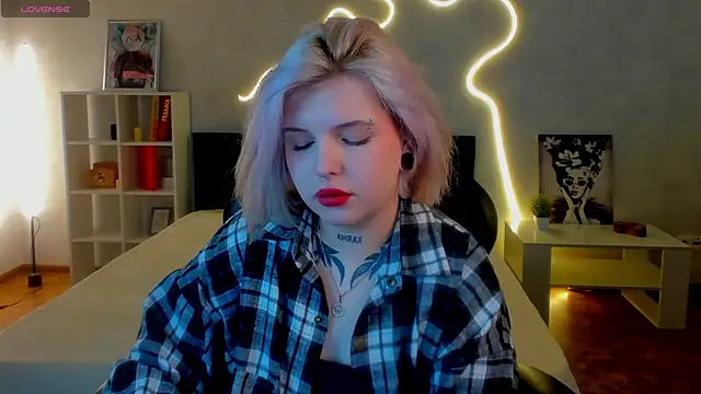 shadow  purrr online show from 23, 11, 2025