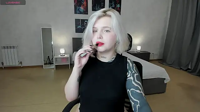 shadow  purrr online show from 26, 11, 2025