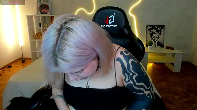 shadow  purrr online show from 1, 12, 2025