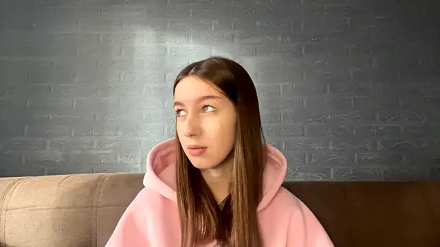 Snapshot of CindaWinn chatting on 18, 11, 2025 CindaWinn online show from 18, 11, 2025