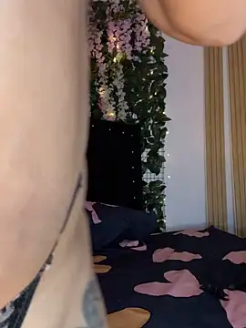 Snapshot of ArielleMillerr- chatting on 22, 11, 2025 ArielleMillerr- online show from 22, 11, 2025