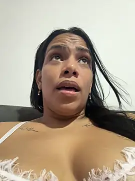 ArielleMillerr- online show from 8, 4, 2026