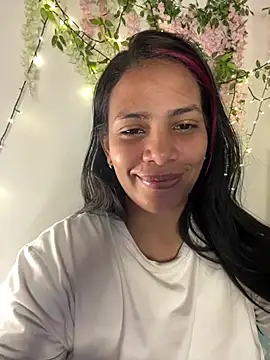 Snapshot of ArielleMillerr- chatting on 8, 7, 2026 ArielleMillerr- online show from 8, 7, 2026