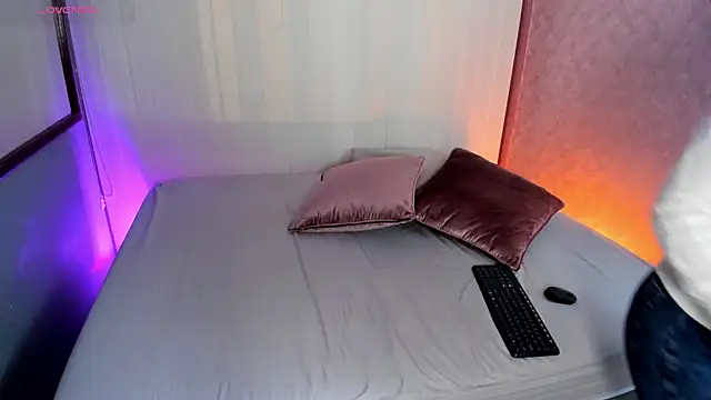 luna velvett  online show from 17, 12, 2025