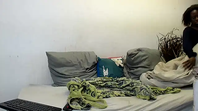 Snapshot of BrunetteNaomi8 chatting on 9, 6, 2026 BrunetteNaomi8 online show from 9, 6, 2026