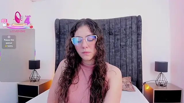 Snapshot of Emmalorez__ chatting on 22, 11, 2025 Emmalorez online show from 22, 11, 2025