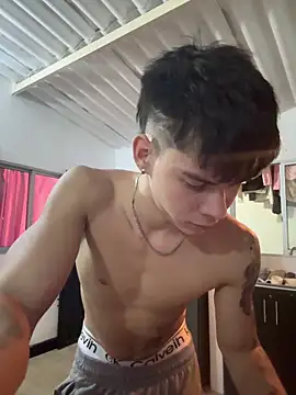 Snapshot of Handsome_boys69 chatting on 29, 5, 2026 Handsome boys69 online show from 29, 5, 2026