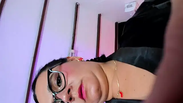 Snapshot of Sienarosewood chatting on 2, 7, 2026 Sienarosewood online show from 2, 7, 2026