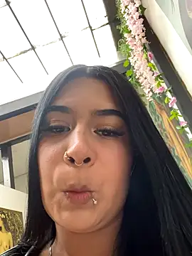 Snapshot of Emily_0-5 chatting on 1, 12, 2025 Emily 0-5 online show from 1, 12, 2025