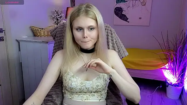 AnoraAmore online show from 4, 12, 2025