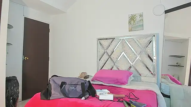 Valentinhaa online show from 4, 12, 2025