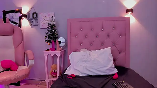 Snapshot of MiaWhiteBunny chatting on 2, 12, 2025 MiaWhiteBunny online show from 2, 12, 2025